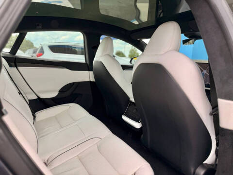 2022 Tesla Model S Plaid