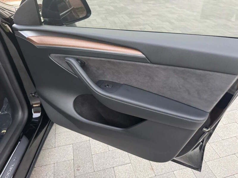 2024 Tesla Model Y Performance