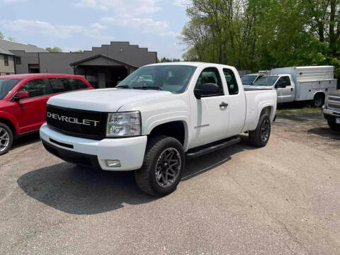 2013 Chevrolet Silverado 1500 for sale at COUNTRYSIDE AUTO INC in Austin MN