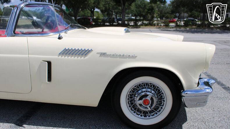 1957 Ford Thunderbird