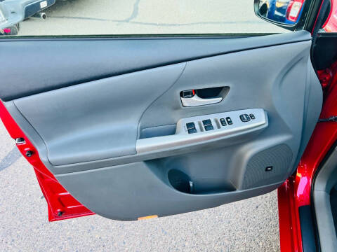 2013 Toyota Prius v Five
