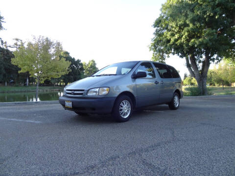 2000 Toyota Sienna CE