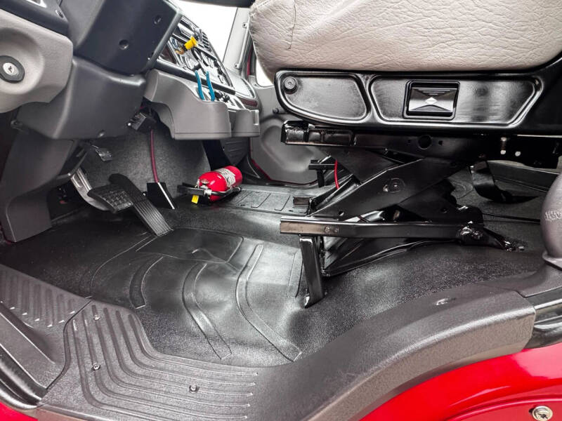 2019 Freightliner M2 106