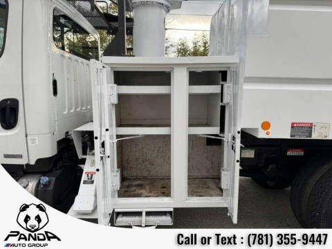 2012 Freightliner M2 106