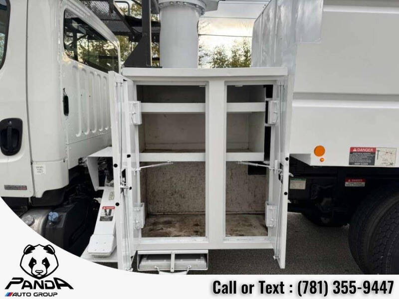 2012 Freightliner M2 106