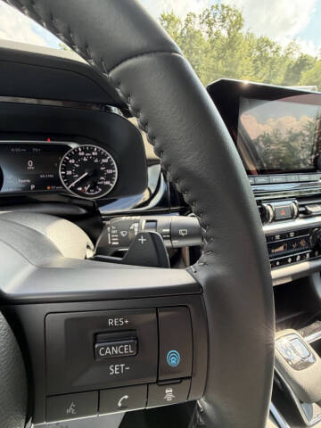 2024 Nissan Pathfinder SV