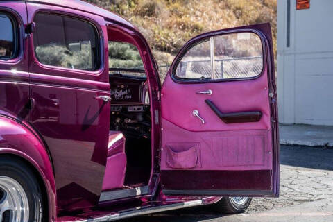 1937 Plymouth Deluxe