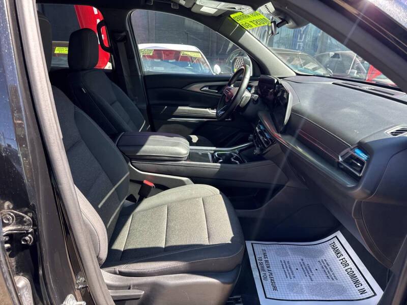 2024 Chevrolet Traverse LT