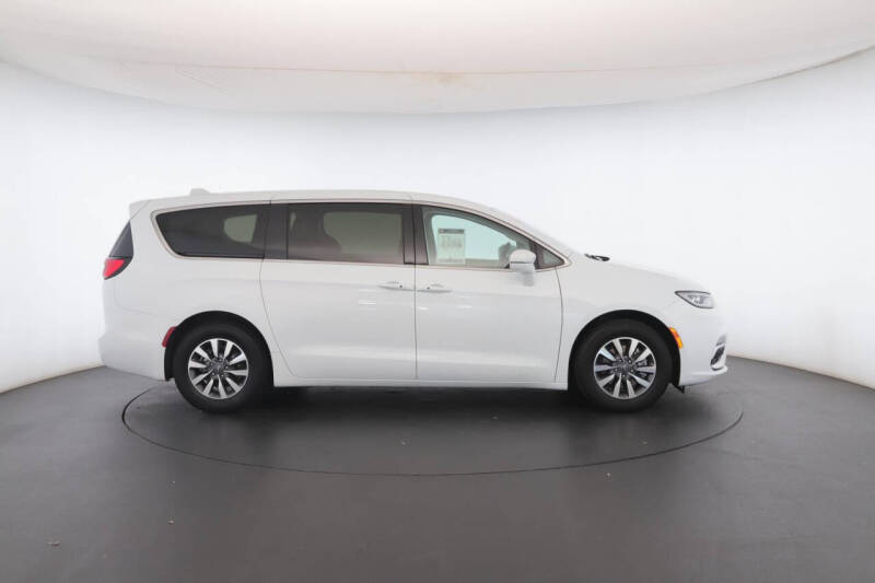 2022 Chrysler Pacifica Hybrid Touring L