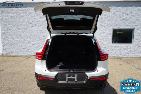 2023 Volvo XC40 B5 Plus Dark Theme