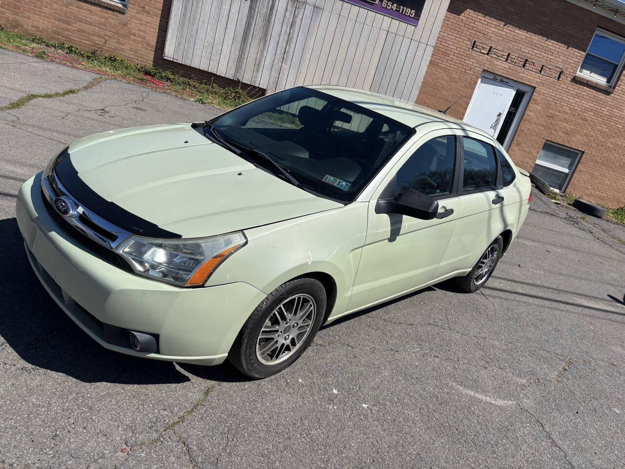 Green 2011 Ford Focus SE SE 4dr Sedan 1