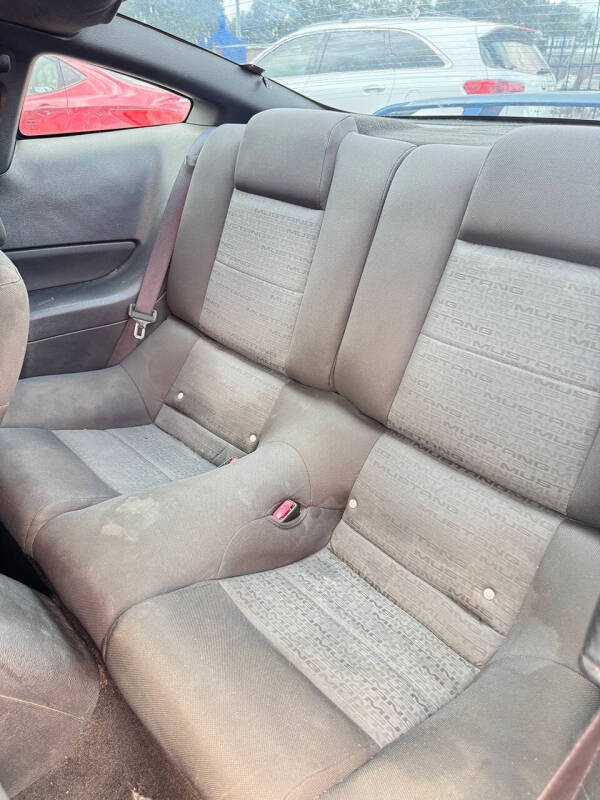 2006 Ford Mustang V6 Deluxe