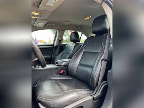 2011 Ford Taurus SEL