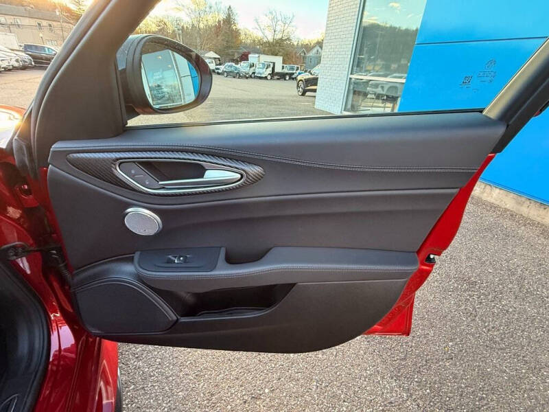 2024 Alfa Romeo Giulia Quadrifoglio