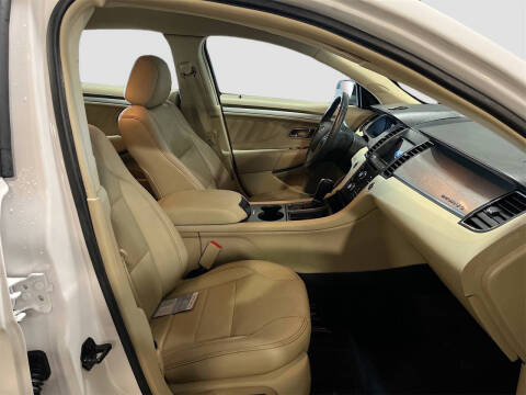 2018 Ford Taurus SEL