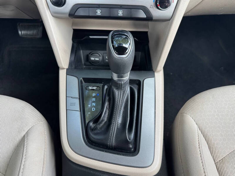 2017 Hyundai Elantra