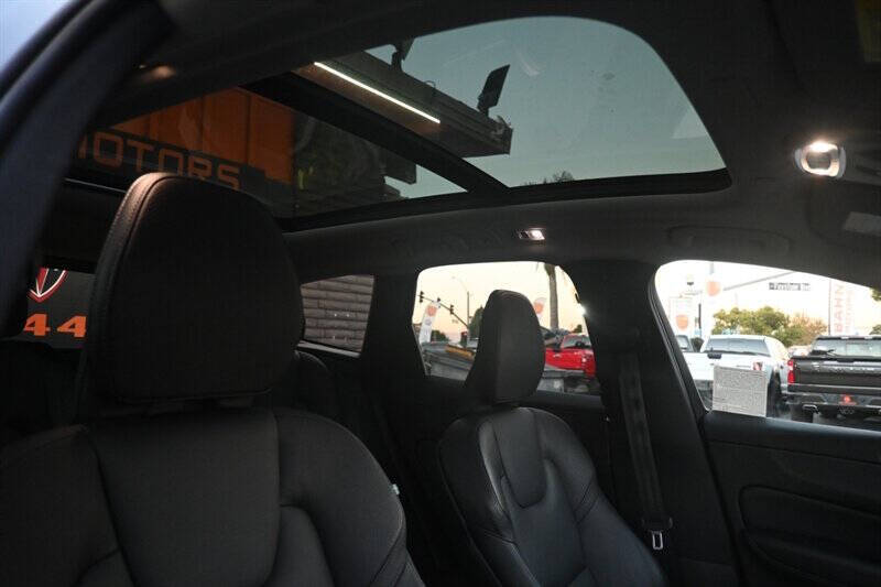 2020 Volvo XC60 T5 Momentum