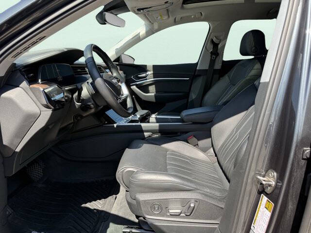 2019 Audi e-tron quattro Prestige