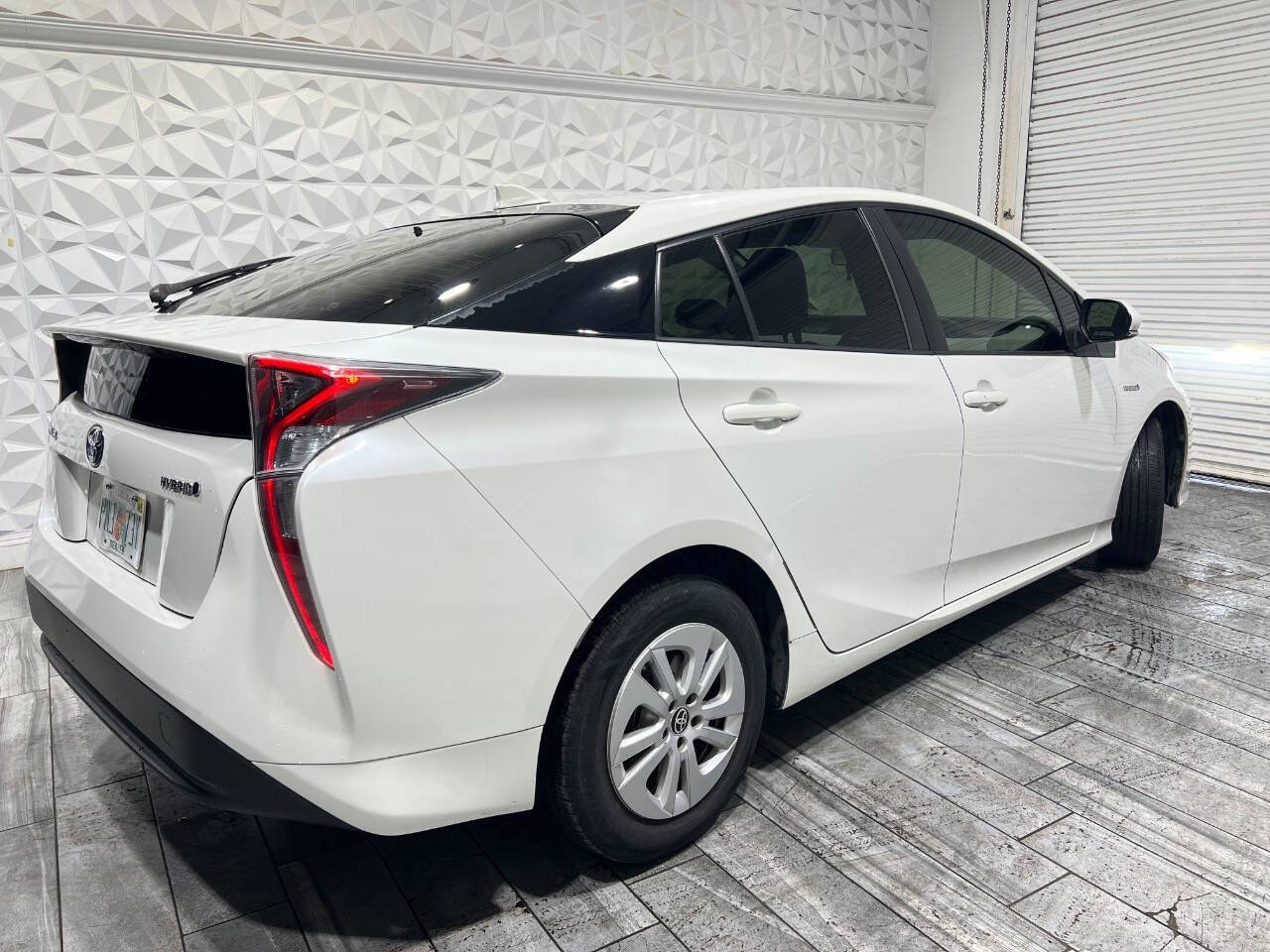 2016 Toyota Prius Two photo 19