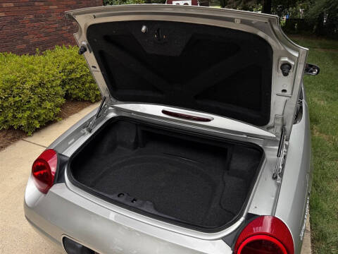 2005 Ford Thunderbird Deluxe