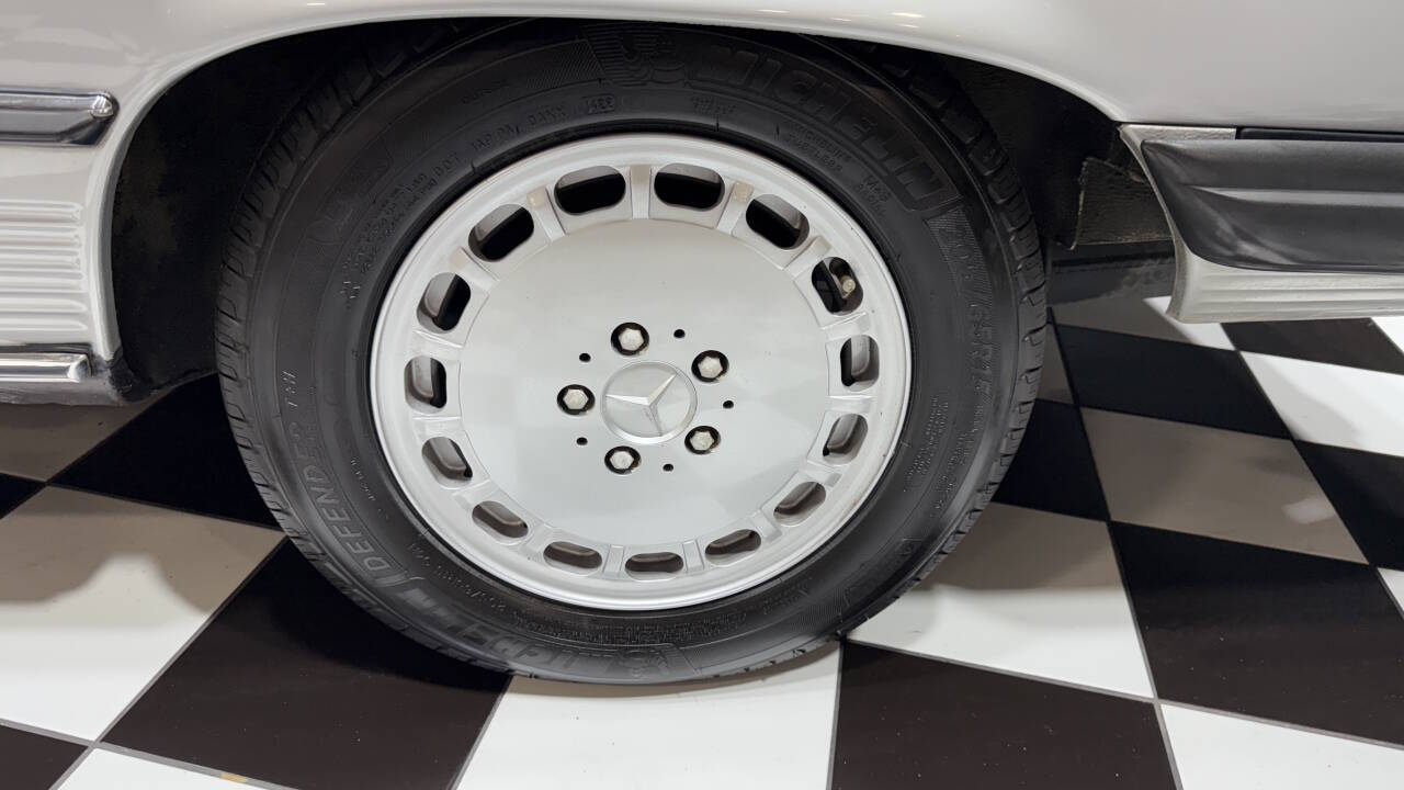 1988 Mercedes-Benz 560-Class 23