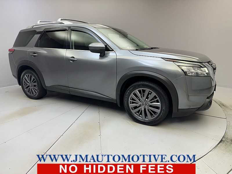 2022 Nissan Pathfinder SL