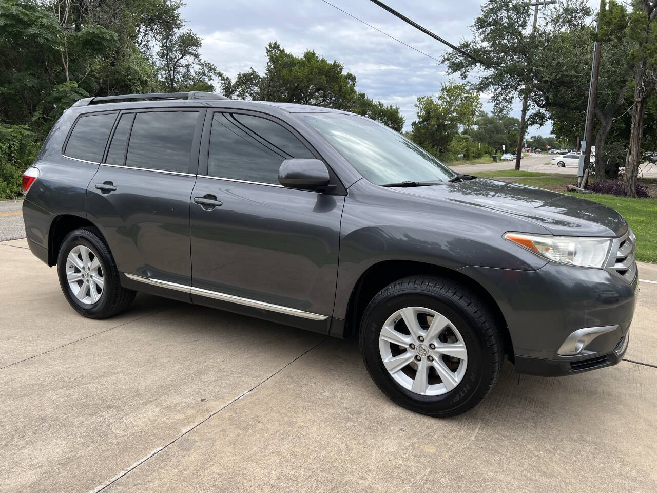 Used Car 2013 Toyota Highlander  Plus 4dr Suv (2.7l L4) For Sale Under $12,000 In Austin, Texas