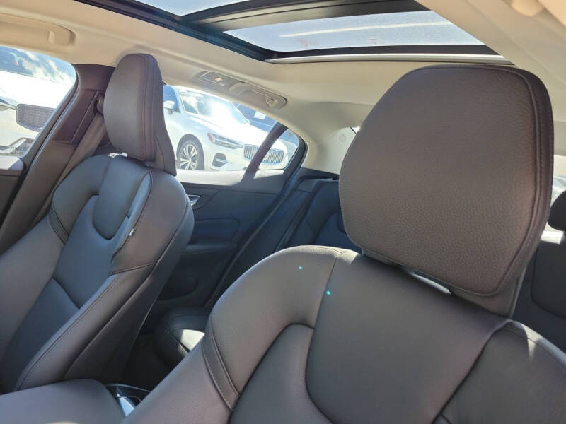 2024 Volvo S60 Recharge T8 Plus Dark Theme