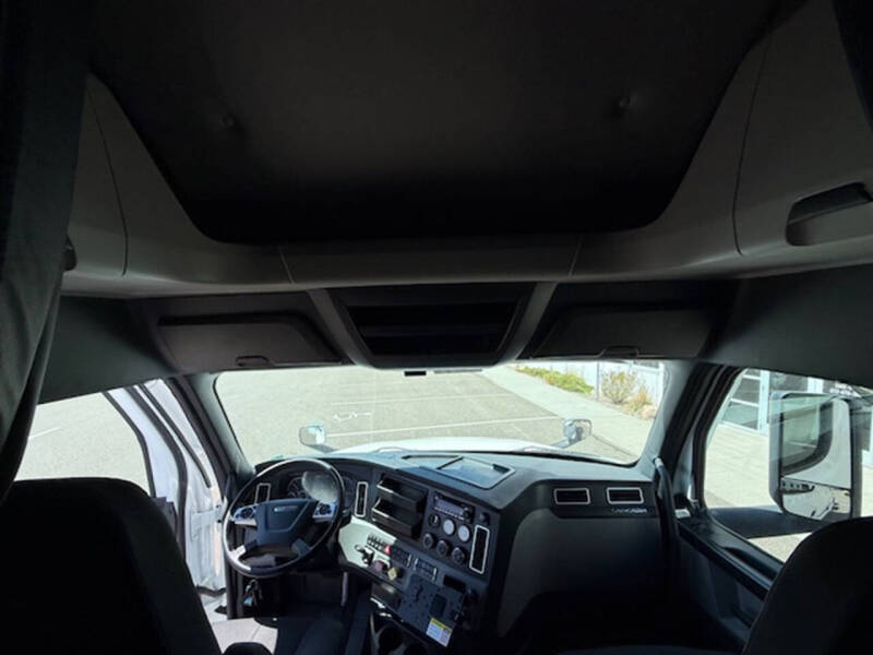 2023 Freightliner Cascadia