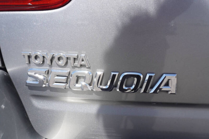 2005 Toyota Sequoia SR5