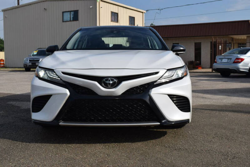 2019 Toyota Camry XSE photo 9