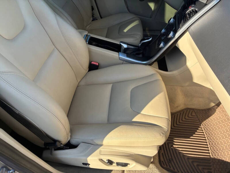 2016 Volvo XC60 T5 Drive-E Premier