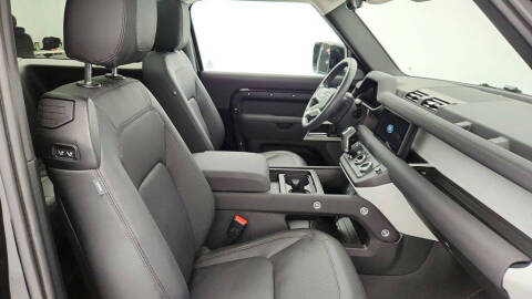 2023 Land Rover Defender 90 SE