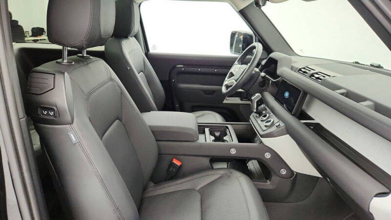 2023 Land Rover Defender 90 SE