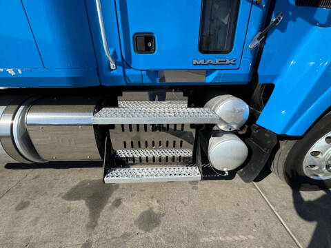 2012 Mack CHU613 With Wet Kit