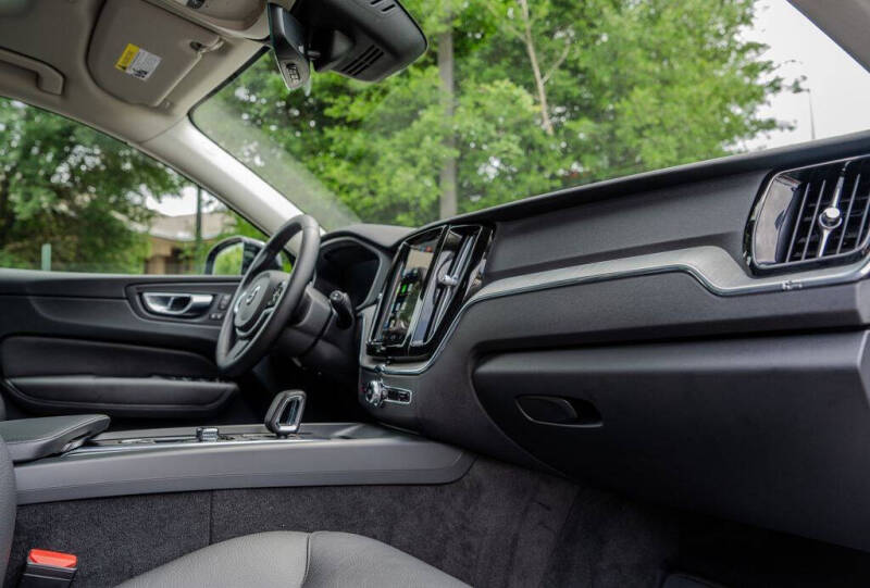 2025 Volvo XC60 B5 Plus Dark Theme