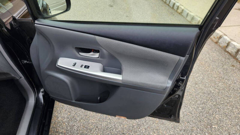 2013 Toyota Prius v Two