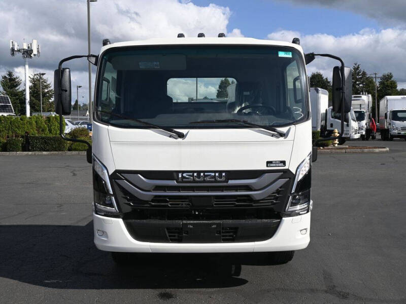 2025 Isuzu NPR