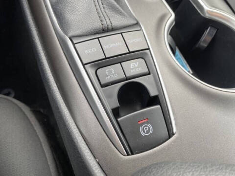 2024 Toyota Camry Hybrid LE