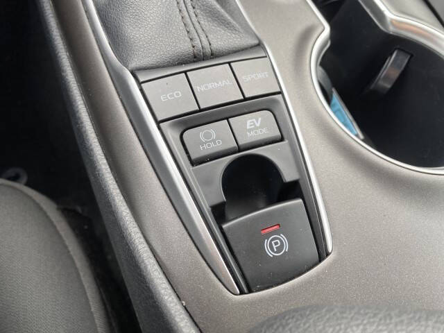 2024 Toyota Camry Hybrid LE