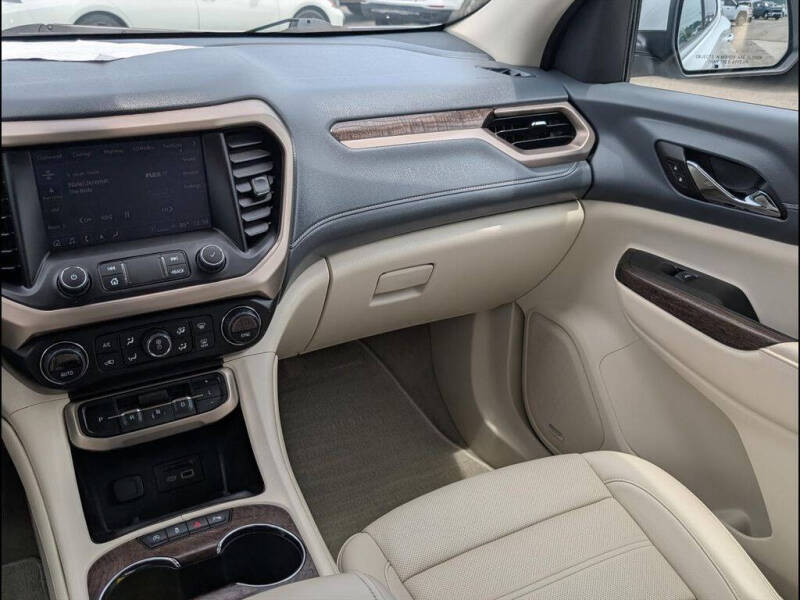 2022 GMC Acadia Denali