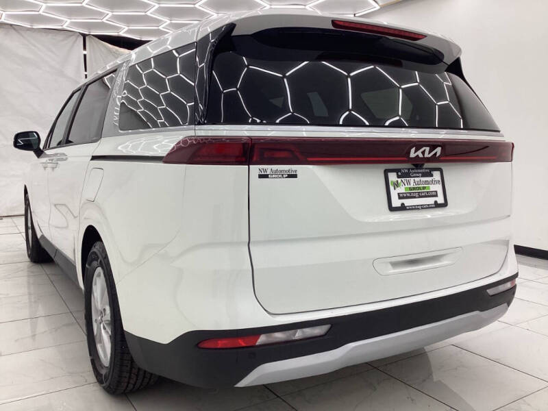 2023 Kia Carnival LX