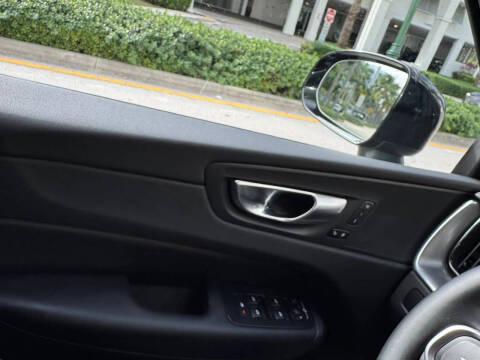 2025 Volvo XC60 B5 Core Dark Theme