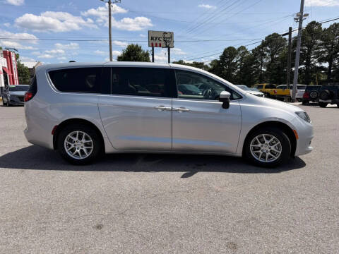 2023 Chrysler Voyager LX