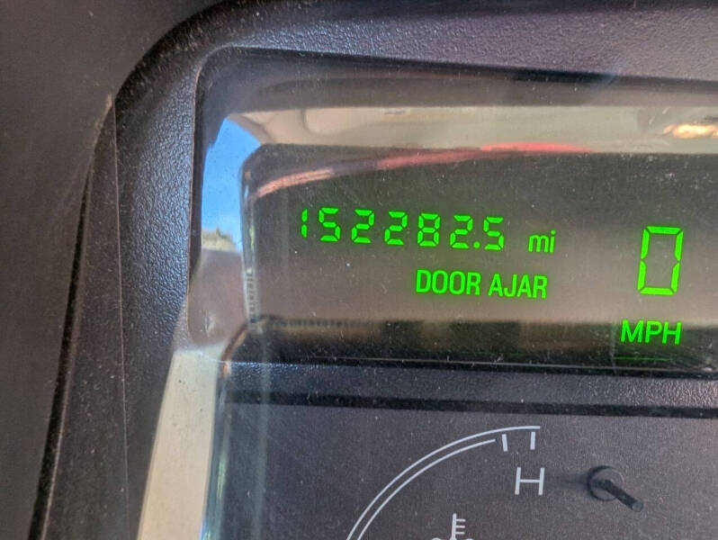 2005 Lincoln Town Car Signature Limited