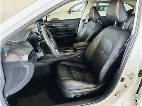 2022 Nissan Altima 2.5 SR