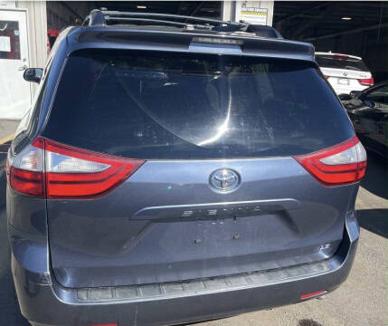 2017 Toyota Sienna LE 8-Passenger