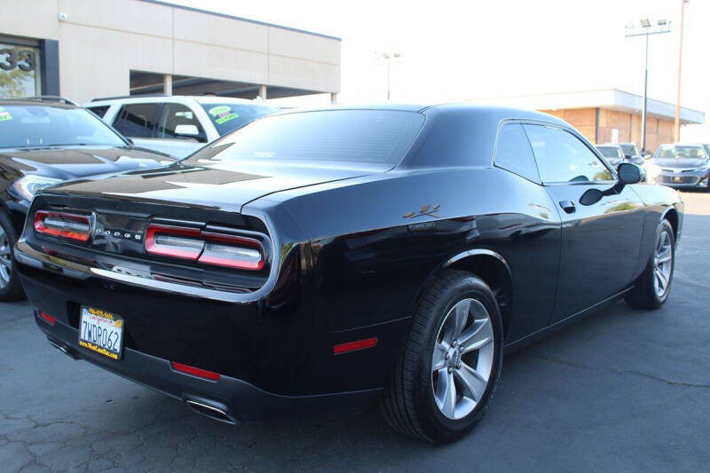 2016 Dodge Challenger SXT