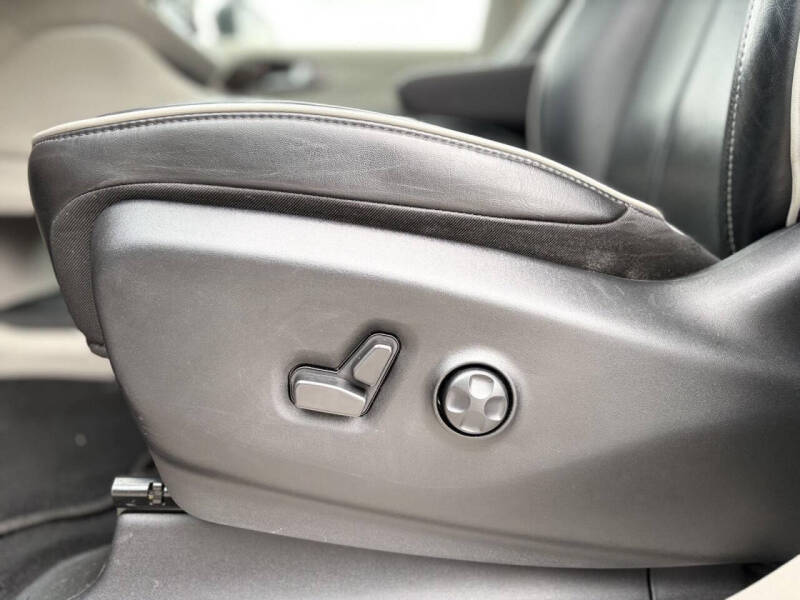 2023 Chrysler Pacifica Plug-In Hybrid Limited