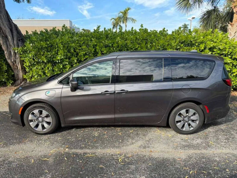 2018 Chrysler Pacifica Hybrid Limited